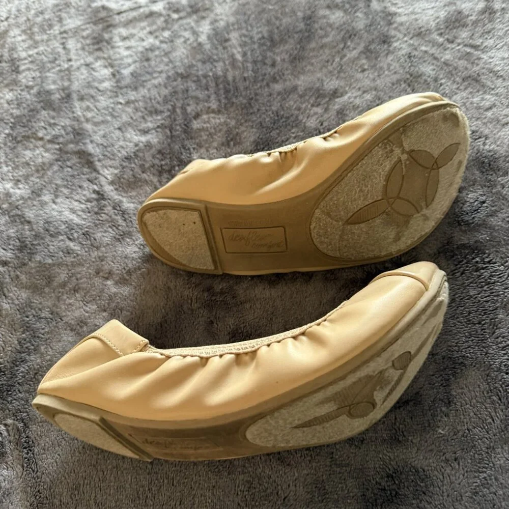 Woman's Comfort Ballet Flat, Nude faux leather combo with Patten tips, S8.5 - Picture 4 of 5